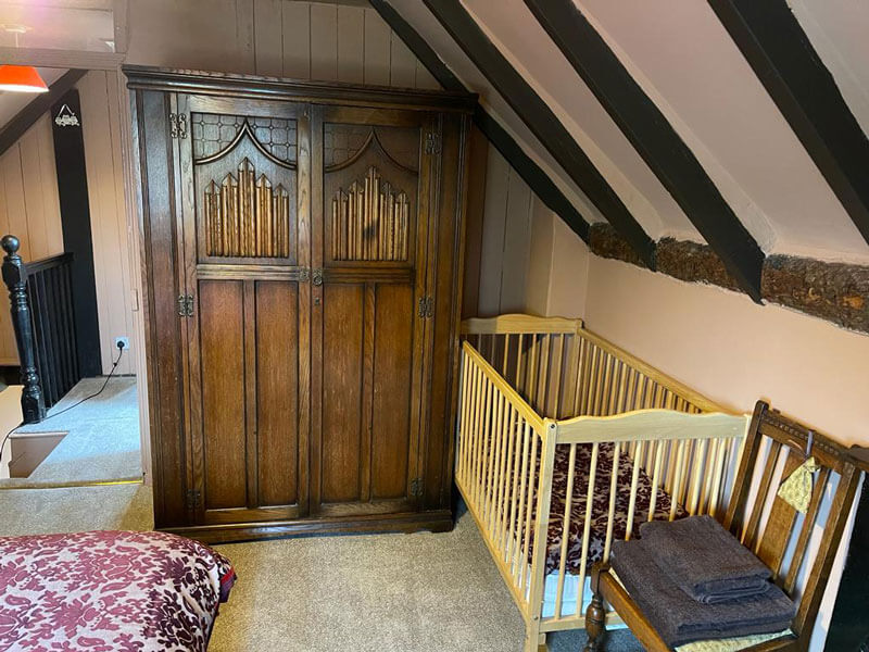 Cot in double bedroom, Holly Cottage