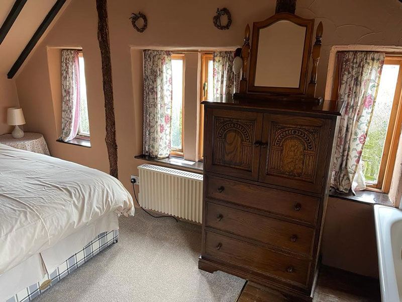 en-suite bedroom Holly Cottage Boggle Hole